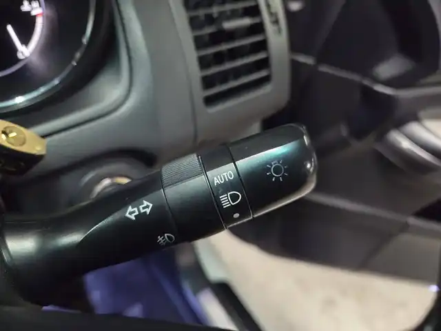 トヨタ ハリアー ハイブリッド L アルカンターラ プライムバージョン 愛媛県 2010(平22)年 8.1万km ホワイトパールクリスタルシャイン 4WD/ムーンルーフ/純正ナビ/フルセグTV/JBLプレミアムサウンドシステム/パワーバックドア/バックカメラ/クルーズコントロール/クリアランスソナー/バックソナー/ステアリング連動HIDヘッドランプ/オートライト/オートエアコン/革巻きステアリング/ステアリングスイッチ/革/アルカンターラコンビシート/前席パワーシート/純正18インチアルミホイール/スマートキー/プッシュエンジンスタート/イモビライザー/オートアラーム/禁煙車