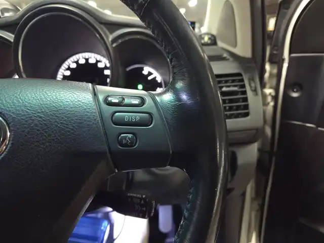 トヨタ ハリアー ハイブリッド L アルカンターラ プライムバージョン 愛媛県 2010(平22)年 8.1万km ホワイトパールクリスタルシャイン 4WD/ムーンルーフ/純正ナビ/フルセグTV/JBLプレミアムサウンドシステム/パワーバックドア/バックカメラ/クルーズコントロール/クリアランスソナー/バックソナー/ステアリング連動HIDヘッドランプ/オートライト/オートエアコン/革巻きステアリング/ステアリングスイッチ/革/アルカンターラコンビシート/前席パワーシート/純正18インチアルミホイール/スマートキー/プッシュエンジンスタート/イモビライザー/オートアラーム/禁煙車