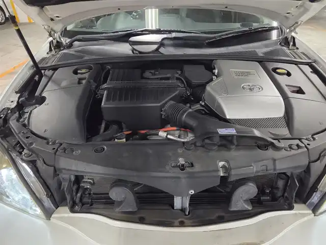 トヨタ ハリアー ハイブリッド L アルカンターラ プライムバージョン 愛媛県 2010(平22)年 8.1万km ホワイトパールクリスタルシャイン 4WD/ムーンルーフ/純正ナビ/フルセグTV/JBLプレミアムサウンドシステム/パワーバックドア/バックカメラ/クルーズコントロール/クリアランスソナー/バックソナー/ステアリング連動HIDヘッドランプ/オートライト/オートエアコン/革巻きステアリング/ステアリングスイッチ/革/アルカンターラコンビシート/前席パワーシート/純正18インチアルミホイール/スマートキー/プッシュエンジンスタート/イモビライザー/オートアラーム/禁煙車