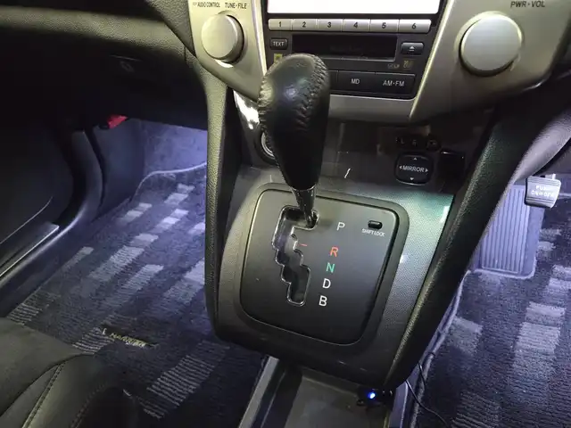 トヨタ ハリアー ハイブリッド L アルカンターラ プライムバージョン 愛媛県 2010(平22)年 8.1万km ホワイトパールクリスタルシャイン 4WD/ムーンルーフ/純正ナビ/フルセグTV/JBLプレミアムサウンドシステム/パワーバックドア/バックカメラ/クルーズコントロール/クリアランスソナー/バックソナー/ステアリング連動HIDヘッドランプ/オートライト/オートエアコン/革巻きステアリング/ステアリングスイッチ/革/アルカンターラコンビシート/前席パワーシート/純正18インチアルミホイール/スマートキー/プッシュエンジンスタート/イモビライザー/オートアラーム/禁煙車