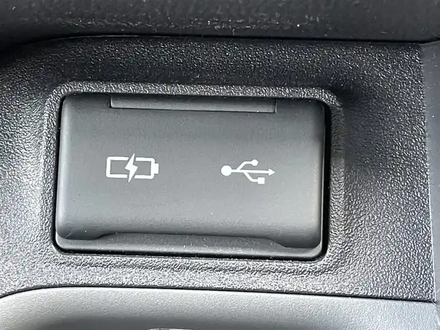 トヨタ シエンタ Z 東京都 2023(令5)年 1.3万km パール トヨタ純正10.5インチコネクティッドナビ/・フルセグTV/・Bluetooth接続/・FM/AM/Toyota Safety Sense/・プリクラッシュセーフティ/・レーントレーシングアシスト/・レーンディパーチャーアラート/・レーダークルーズコントロール/・アダプティブハイビームシステム/・ロードサインアシスト/駐車支援/・パノラミックビューモニター/・パーキングサポートブレーキ/ブラインドスポットモニター/モデリスタ15インチアルミホイール/両側パワースライドドア/D/N席シートヒーター/ステアリングヒーター/純正フロアマット/ビルトインETC2.0/USB入力端子/ドアバイザー/電動格納ミラー/スマートキー