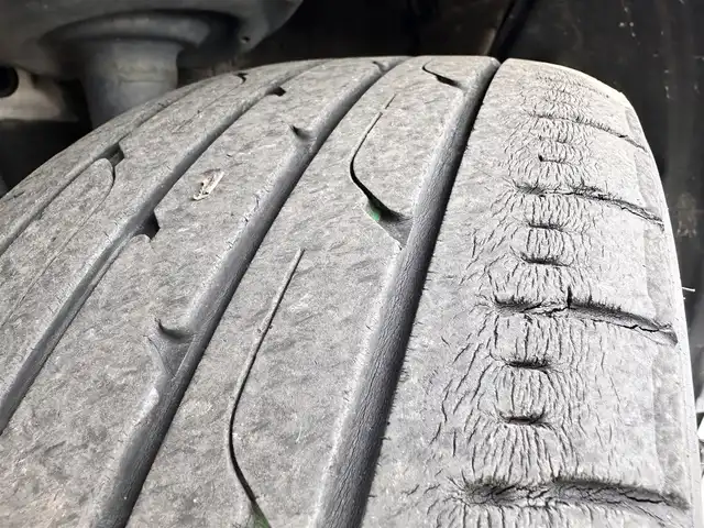 トヨタ プリウス A ツーリングセレクション 宮城県 2017(平29)年 5.4万km ホワイトパールクリスタルシャイン セーフティセンスP/・プリクラッシュセーフティ/・レーンディパーチャーアラート/・オートマチックハイビーム/・レーダークルーズコントロール/ブラインドスポットモニター/インテリジェントクリアランスソナー/シンプルインテリジェントパーキングアシスト/ヘッドアップディスプレイ/純正ナビ（NSZT-W66T）/・CD/DVD/・Bluetooth/・フルセグTV/バックカメラ/ドライブレコーダー/ビルトインETC2.0/GPSレーダー探知機（GWR-830sd）/合皮シート/シートヒーター/革巻きステアリング/ステアリングスイッチ/LEDヘッドランプ/フォグランプ/オートライト/スマートキー＆プッシュスタート/スペアキー1本/電動格納ミラー/純正17インチAW/純正フロアマット/純正ドアバイザー/W/サイド/カーテンエアバッグ