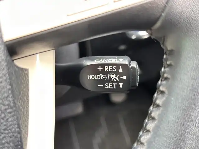 トヨタ プリウス A ツーリングセレクション 宮城県 2017(平29)年 5.4万km ホワイトパールクリスタルシャイン セーフティセンスP/・プリクラッシュセーフティ/・レーンディパーチャーアラート/・オートマチックハイビーム/・レーダークルーズコントロール/ブラインドスポットモニター/インテリジェントクリアランスソナー/シンプルインテリジェントパーキングアシスト/ヘッドアップディスプレイ/純正ナビ（NSZT-W66T）/・CD/DVD/・Bluetooth/・フルセグTV/バックカメラ/ドライブレコーダー/ビルトインETC2.0/GPSレーダー探知機（GWR-830sd）/合皮シート/シートヒーター/革巻きステアリング/ステアリングスイッチ/LEDヘッドランプ/フォグランプ/オートライト/スマートキー＆プッシュスタート/スペアキー1本/電動格納ミラー/純正17インチAW/純正フロアマット/純正ドアバイザー/W/サイド/カーテンエアバッグ