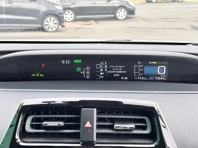 トヨタ プリウス A ツーリングセレクション 宮城県 2017(平29)年 5.4万km ホワイトパールクリスタルシャイン セーフティセンスP/・プリクラッシュセーフティ/・レーンディパーチャーアラート/・オートマチックハイビーム/・レーダークルーズコントロール/ブラインドスポットモニター/インテリジェントクリアランスソナー/シンプルインテリジェントパーキングアシスト/ヘッドアップディスプレイ/純正ナビ（NSZT-W66T）/・CD/DVD/・Bluetooth/・フルセグTV/バックカメラ/ドライブレコーダー/ビルトインETC2.0/GPSレーダー探知機（GWR-830sd）/合皮シート/シートヒーター/革巻きステアリング/ステアリングスイッチ/LEDヘッドランプ/フォグランプ/オートライト/スマートキー＆プッシュスタート/スペアキー1本/電動格納ミラー/純正17インチAW/純正フロアマット/純正ドアバイザー/W/サイド/カーテンエアバッグ