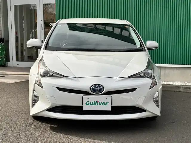トヨタ プリウス A ツーリングセレクション 宮城県 2017(平29)年 5.4万km ホワイトパールクリスタルシャイン セーフティセンスP/・プリクラッシュセーフティ/・レーンディパーチャーアラート/・オートマチックハイビーム/・レーダークルーズコントロール/ブラインドスポットモニター/インテリジェントクリアランスソナー/シンプルインテリジェントパーキングアシスト/ヘッドアップディスプレイ/純正ナビ（NSZT-W66T）/・CD/DVD/・Bluetooth/・フルセグTV/バックカメラ/ドライブレコーダー/ビルトインETC2.0/GPSレーダー探知機（GWR-830sd）/合皮シート/シートヒーター/革巻きステアリング/ステアリングスイッチ/LEDヘッドランプ/フォグランプ/オートライト/スマートキー＆プッシュスタート/スペアキー1本/電動格納ミラー/純正17インチAW/純正フロアマット/純正ドアバイザー/W/サイド/カーテンエアバッグ