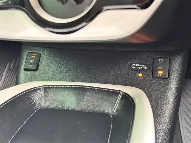 トヨタ プリウス A ツーリングセレクション 宮城県 2017(平29)年 5.4万km ホワイトパールクリスタルシャイン セーフティセンスP/・プリクラッシュセーフティ/・レーンディパーチャーアラート/・オートマチックハイビーム/・レーダークルーズコントロール/ブラインドスポットモニター/インテリジェントクリアランスソナー/シンプルインテリジェントパーキングアシスト/ヘッドアップディスプレイ/純正ナビ（NSZT-W66T）/・CD/DVD/・Bluetooth/・フルセグTV/バックカメラ/ドライブレコーダー/ビルトインETC2.0/GPSレーダー探知機（GWR-830sd）/合皮シート/シートヒーター/革巻きステアリング/ステアリングスイッチ/LEDヘッドランプ/フォグランプ/オートライト/スマートキー＆プッシュスタート/スペアキー1本/電動格納ミラー/純正17インチAW/純正フロアマット/純正ドアバイザー/W/サイド/カーテンエアバッグ