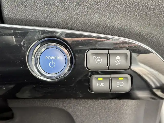 トヨタ プリウス A ツーリングセレクション 宮城県 2017(平29)年 5.4万km ホワイトパールクリスタルシャイン セーフティセンスP/・プリクラッシュセーフティ/・レーンディパーチャーアラート/・オートマチックハイビーム/・レーダークルーズコントロール/ブラインドスポットモニター/インテリジェントクリアランスソナー/シンプルインテリジェントパーキングアシスト/ヘッドアップディスプレイ/純正ナビ（NSZT-W66T）/・CD/DVD/・Bluetooth/・フルセグTV/バックカメラ/ドライブレコーダー/ビルトインETC2.0/GPSレーダー探知機（GWR-830sd）/合皮シート/シートヒーター/革巻きステアリング/ステアリングスイッチ/LEDヘッドランプ/フォグランプ/オートライト/スマートキー＆プッシュスタート/スペアキー1本/電動格納ミラー/純正17インチAW/純正フロアマット/純正ドアバイザー/W/サイド/カーテンエアバッグ