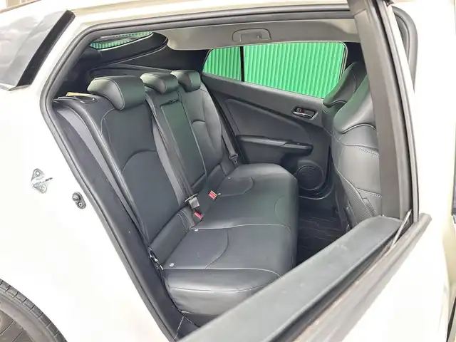 トヨタ プリウス A ツーリングセレクション 宮城県 2017(平29)年 5.4万km ホワイトパールクリスタルシャイン セーフティセンスP/・プリクラッシュセーフティ/・レーンディパーチャーアラート/・オートマチックハイビーム/・レーダークルーズコントロール/ブラインドスポットモニター/インテリジェントクリアランスソナー/シンプルインテリジェントパーキングアシスト/ヘッドアップディスプレイ/純正ナビ（NSZT-W66T）/・CD/DVD/・Bluetooth/・フルセグTV/バックカメラ/ドライブレコーダー/ビルトインETC2.0/GPSレーダー探知機（GWR-830sd）/合皮シート/シートヒーター/革巻きステアリング/ステアリングスイッチ/LEDヘッドランプ/フォグランプ/オートライト/スマートキー＆プッシュスタート/スペアキー1本/電動格納ミラー/純正17インチAW/純正フロアマット/純正ドアバイザー/W/サイド/カーテンエアバッグ