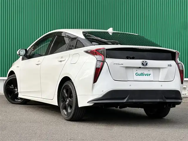 トヨタ プリウス A ツーリングセレクション 宮城県 2017(平29)年 5.4万km ホワイトパールクリスタルシャイン セーフティセンスP/・プリクラッシュセーフティ/・レーンディパーチャーアラート/・オートマチックハイビーム/・レーダークルーズコントロール/ブラインドスポットモニター/インテリジェントクリアランスソナー/シンプルインテリジェントパーキングアシスト/ヘッドアップディスプレイ/純正ナビ（NSZT-W66T）/・CD/DVD/・Bluetooth/・フルセグTV/バックカメラ/ドライブレコーダー/ビルトインETC2.0/GPSレーダー探知機（GWR-830sd）/合皮シート/シートヒーター/革巻きステアリング/ステアリングスイッチ/LEDヘッドランプ/フォグランプ/オートライト/スマートキー＆プッシュスタート/スペアキー1本/電動格納ミラー/純正17インチAW/純正フロアマット/純正ドアバイザー/W/サイド/カーテンエアバッグ