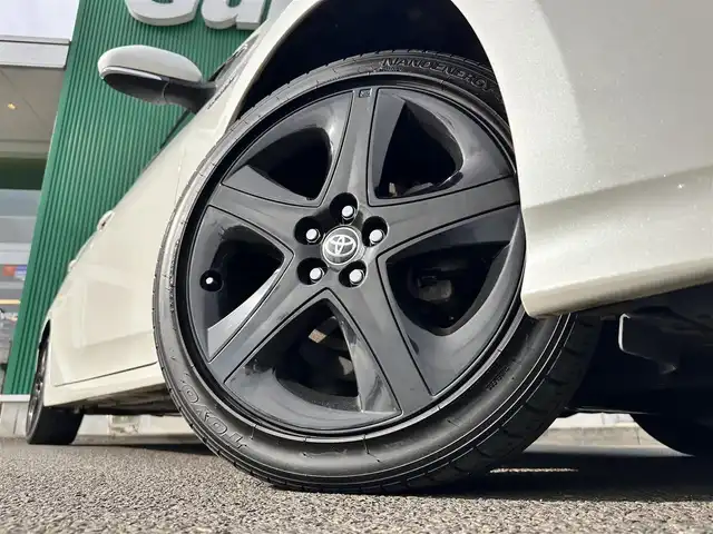 トヨタ プリウス A ツーリングセレクション 宮城県 2017(平29)年 5.4万km ホワイトパールクリスタルシャイン セーフティセンスP/・プリクラッシュセーフティ/・レーンディパーチャーアラート/・オートマチックハイビーム/・レーダークルーズコントロール/ブラインドスポットモニター/インテリジェントクリアランスソナー/シンプルインテリジェントパーキングアシスト/ヘッドアップディスプレイ/純正ナビ（NSZT-W66T）/・CD/DVD/・Bluetooth/・フルセグTV/バックカメラ/ドライブレコーダー/ビルトインETC2.0/GPSレーダー探知機（GWR-830sd）/合皮シート/シートヒーター/革巻きステアリング/ステアリングスイッチ/LEDヘッドランプ/フォグランプ/オートライト/スマートキー＆プッシュスタート/スペアキー1本/電動格納ミラー/純正17インチAW/純正フロアマット/純正ドアバイザー/W/サイド/カーテンエアバッグ