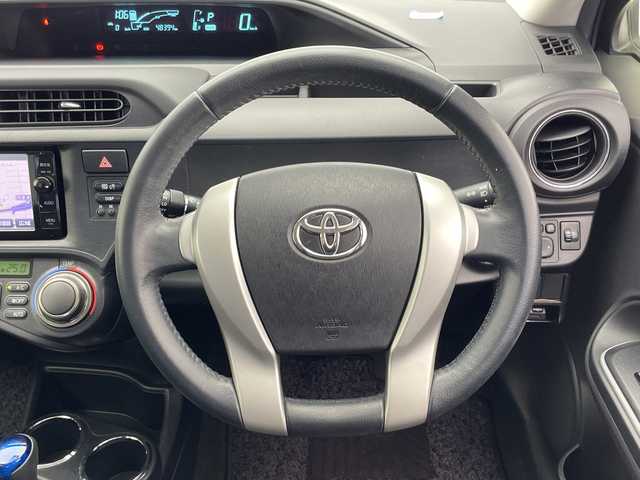 トヨタ アクア G ブラックソフトレザーセレ 千葉県 2014(平26)年 4.9万km ブラックマイカ バックカメラ/純正SDナビ/（フルセグ/Bluetooth/CD/DVD/FM/AM）/アイドリングストップ/ETC/ドライブレコーダー（前のみ）/レザーシート/ハロゲンヘッドライト/純正フロアマット/社外サイドバイザー/電動格納ミラー