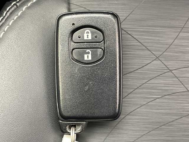 トヨタ アクア G ブラックソフトレザーセレ 千葉県 2014(平26)年 4.9万km ブラックマイカ バックカメラ/純正SDナビ/（フルセグ/Bluetooth/CD/DVD/FM/AM）/アイドリングストップ/ETC/ドライブレコーダー（前のみ）/レザーシート/ハロゲンヘッドライト/純正フロアマット/社外サイドバイザー/電動格納ミラー