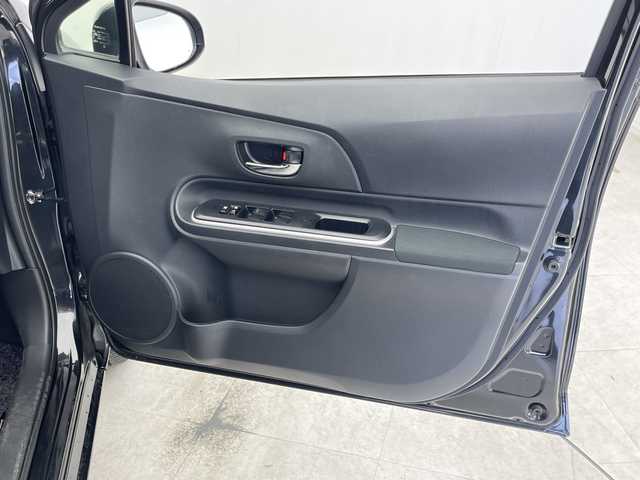 トヨタ アクア G ブラックソフトレザーセレ 千葉県 2014(平26)年 4.9万km ブラックマイカ バックカメラ/純正SDナビ/（フルセグ/Bluetooth/CD/DVD/FM/AM）/アイドリングストップ/ETC/ドライブレコーダー（前のみ）/レザーシート/ハロゲンヘッドライト/純正フロアマット/社外サイドバイザー/電動格納ミラー