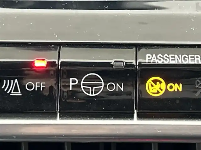 クライスラー・ジープ ジープ コマンダー リミテッド 福岡県 2023(令5)年 1.3万km 黒 禁煙車　ＬＥＤヘッドライト　ＬＥＤフォグ　純正１８インチアルミ　ルーフレール　黒革シート　純正ＤＡ　Ｂｌｕｅｔｏｏｔｈ　全方位カメラ　前後ドライブレコーダー　ＬＫＡ　ＥＴＣ　保証書　取扱説明書