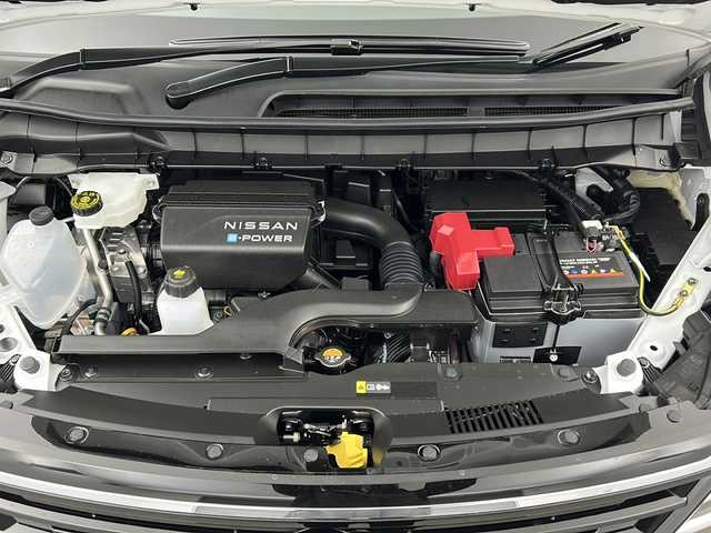 日産 セレナ e－パワー ハイウェイスター V 三重県 2025(令7)年 0.1万km未満 プリズムホワイト 純正12.3インチディスプレイオーディオ/（ナビ機能付き）/フルセグ/全方位カメラ/ETC2.0/デジタルインナーミラー/純正ドライブレコーダー（前後）/プロパイロット/追従式クルーズコントロール/衝突軽減ブレーキ/ブラインドスポットモニター/レーンキープアシスト/オートハイビーム/ワイヤレス充電/両側パワースライドドア/純正16インチAW/フォグランプ/スマートキー×2