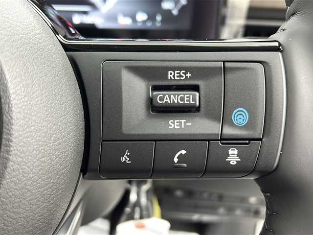 日産 セレナ e－パワー ハイウェイスター V 三重県 2025(令7)年 0.1万km未満 プリズムホワイト 純正12.3インチディスプレイオーディオ/（ナビ機能付き）/フルセグ/全方位カメラ/ETC2.0/デジタルインナーミラー/純正ドライブレコーダー（前後）/プロパイロット/追従式クルーズコントロール/衝突軽減ブレーキ/ブラインドスポットモニター/レーンキープアシスト/オートハイビーム/ワイヤレス充電/両側パワースライドドア/純正16インチAW/フォグランプ/スマートキー×2