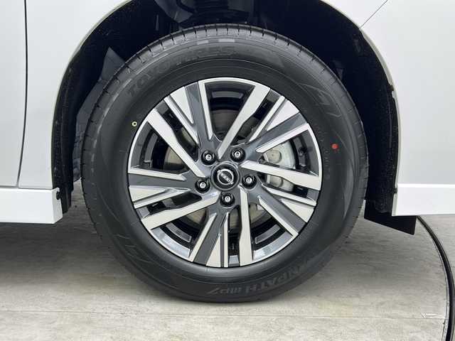 日産 セレナ e－パワー ハイウェイスター V 三重県 2025(令7)年 0.1万km未満 プリズムホワイト 純正12.3インチディスプレイオーディオ/（ナビ機能付き）/フルセグ/全方位カメラ/ETC2.0/デジタルインナーミラー/純正ドライブレコーダー（前後）/プロパイロット/追従式クルーズコントロール/衝突軽減ブレーキ/ブラインドスポットモニター/レーンキープアシスト/オートハイビーム/ワイヤレス充電/両側パワースライドドア/純正16インチAW/フォグランプ/スマートキー×2