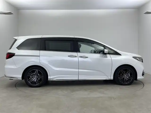 ホンダ オデッセイ ハイブリッド e:HEVアブソルート EX 宮崎県 2022(令4)年 5.4万km プラチナホワイトパール 〇10インチプレミアムインターナビ/〇フルセグTV/〇ジェスチャーコントロールパワースライドドア(両側)/〇全方位モニター/〇ETC2.0/〇ドライブレコーダー/〇オプション本革シート/〇ホンダセンシング/〇衝突軽減ブレーキ/〇アダプティブクルーズコントロール/〇車線維持支援システム/〇スマートパーキングアシストシステム/〇パーキングセンサーシステム/〇ブラインドスポットインフォメイション/〇ハンズフリーアクセスパワーバックドア/〇LEDヘッドランプ/〇プラズマクラスター付左右独立温度調整オートエアコン/〇リアオートエアコン/〇運転席大型アームレスト/〇パワーシート/〇シートヒーター/〇２列目左右アームレスト付キャプテンシート/〇スマートキーシステム/〇SRSエアバック（運転席・助手席・サイド・カーテン）