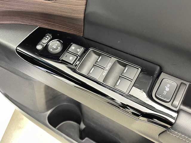 ホンダ オデッセイ ハイブリッド e:HEVアブソルート EX 宮崎県 2022(令4)年 5.4万km プラチナホワイトパール 〇10インチプレミアムインターナビ/〇フルセグTV/〇ジェスチャーコントロールパワースライドドア(両側)/〇全方位モニター/〇ETC2.0/〇ドライブレコーダー/〇オプション本革シート/〇ホンダセンシング/〇衝突軽減ブレーキ/〇アダプティブクルーズコントロール/〇車線維持支援システム/〇スマートパーキングアシストシステム/〇パーキングセンサーシステム/〇ブラインドスポットインフォメイション/〇ハンズフリーアクセスパワーバックドア/〇LEDヘッドランプ/〇プラズマクラスター付左右独立温度調整オートエアコン/〇リアオートエアコン/〇運転席大型アームレスト/〇パワーシート/〇シートヒーター/〇２列目左右アームレスト付キャプテンシート/〇スマートキーシステム/〇SRSエアバック（運転席・助手席・サイド・カーテン）