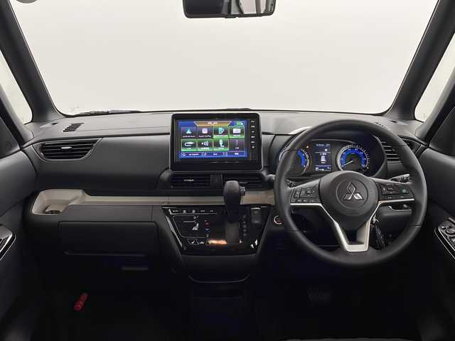三菱 デリカミニ T プレミアム 千葉県 2025(令7)年 0.1万km未満 緑Ⅱ T　PREMIUM　4WD　9型ディスプレイオーディオ/禁煙車/純正９インチナビ/・Bluetooth/Apple Car Play/Android Auto/・全方位カメラ/デジタルインナーミラー/両側パワースライドドア/・モーションセンサー付/アダプティブクルーズコントロール/・衝突被害軽減ブレーキ/・レーンキープアシスト/・車線逸脱警報/・前後ソナーセンサー/・前後コーナーセンサー/・ダウンヒルアシスト/ステアリングリモコン/シートヒーター/・ステアリングヒーター/パドルシフト/純正アルミホイール/スマートキー/取説・保証書