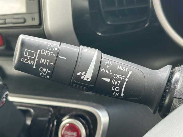 ホンダ Ｎ ＢＯＸ カスタム G Lパッケージ 静岡県 2017(平29)年 5.4万km クリスタルブラックパール ワンオーナー/純正ナビ/　フルセグTV/　CD/　DVD/　USB/　Bluetooth/　iPOD/　AUX/バックカメラ/衝突被害軽減システム/片側パワースライドドア/AAC/ETC/プッシュスタート/スマートキー/LEDライト/ドアバイザー/純正14インチアルミホイール/横滑り防止装置/チップアップシート/純正マット/ドアバイザー/保証書/取扱説明書/アイドリングストップ/ABS/コーナーセンサー/オートライト/W＆サイドエアバッグ/カーテンエアバッグ