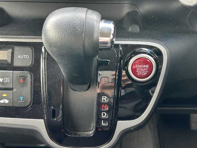 ホンダ Ｎ ＢＯＸ カスタム G Lパッケージ 静岡県 2017(平29)年 5.4万km クリスタルブラックパール ワンオーナー/純正ナビ/　フルセグTV/　CD/　DVD/　USB/　Bluetooth/　iPOD/　AUX/バックカメラ/衝突被害軽減システム/片側パワースライドドア/AAC/ETC/プッシュスタート/スマートキー/LEDライト/ドアバイザー/純正14インチアルミホイール/横滑り防止装置/チップアップシート/純正マット/ドアバイザー/保証書/取扱説明書/アイドリングストップ/ABS/コーナーセンサー/オートライト/W＆サイドエアバッグ/カーテンエアバッグ