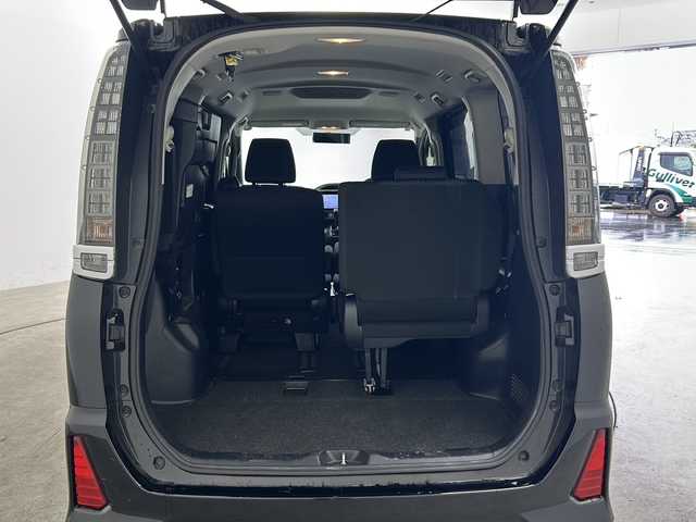 トヨタ ヴォクシー ZS 煌 兵庫県 2015(平27)年 10.7万km ブラック ・純正ナビ&TV&BT&CD&DVD&SD/・バックカメラ/・両側パワースライドドア/・ビルトインETC/・純正16インチアルミホイール/・純正フロアマット/・スマートキー/・横滑り防止/・LEDオートライト/・アイドリングストップ