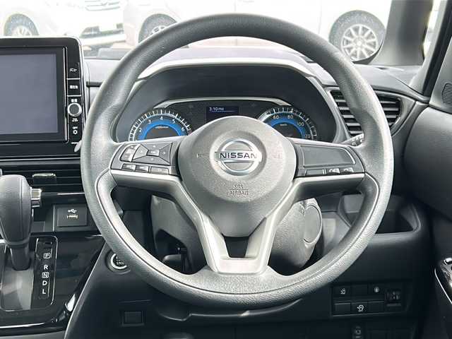 日産 ルークス ハイウェイスター X 山形県 2022(令4)年 0.6万km ブラック ４WD/純正ナビ/（CD/DVD/フルセグ)/衝突被害軽減システム/アラウンドビューモニター/ステアリングスイッチ/片側パワースライドドア/シートヒーター/スマートキー/純正アルミホイール/サマータイヤ車載溝6ミリ/純正フロアマット/レーンキープアシスト/横滑り防止装着/ドアバイザー/電動格納ミラー/LEDライト