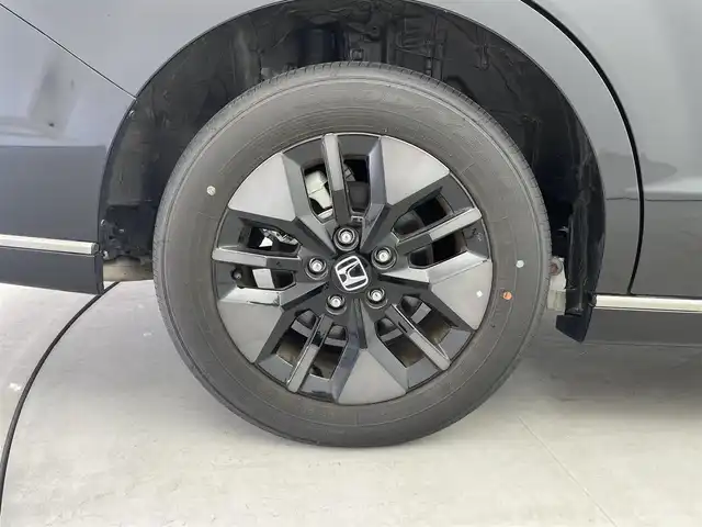 ホンダ ステップワゴン スパーダ 福井県 2024(令6)年 0.6万km クリスタルブラックパール 9型純正ナビ　/【AM/FM/CD/DVD/Bluetooth/フルセグ】/ホンダセンシング/-車線逸脱警報/-レーンキープアシスト/-BSM/-踏み間違い防止/-オートクルーズコントロール/全方位カメラ/両側パワースライドドア　/パワーバックドア　/ハーフレザーシート　/シートヒーター　/LEDライト/ETC/ドライブレコーダー前後