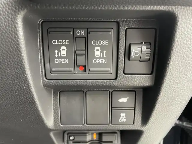 ホンダ ステップワゴン スパーダ 福井県 2024(令6)年 0.6万km クリスタルブラックパール 9型純正ナビ　/【AM/FM/CD/DVD/Bluetooth/フルセグ】/ホンダセンシング/-車線逸脱警報/-レーンキープアシスト/-BSM/-踏み間違い防止/-オートクルーズコントロール/全方位カメラ/両側パワースライドドア　/パワーバックドア　/ハーフレザーシート　/シートヒーター　/LEDライト/ETC/ドライブレコーダー前後