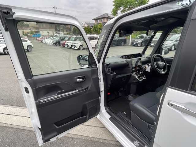 ダイハツ タント カスタム RS 静岡県 2022(令4)年 2.6万km シャイニングホワイトパール ●純正ディスプレイオーディオ/(フルセグ/Bluetooth/AppleCarPlay)/●全方位カメラ/●前席シートヒーター/●衝突軽減ブレーキ/●レーンキープアシスト/●レーダークルーズコントロール/●後方コーナーセンサー/●電動パーキングブレーキ/●オートブレーキホールド/●アイドリングストップ/●LEDライト/●オートライト/●フォグランプ/●革巻きステアリング/●ステアリングスイッチ/●ETC/●前後ドライブレコーダー/●フロアマット/●ドアバイザー/●横滑り防止装置/●スマートキー/●プッシュスタート/●純正15インチアルミホイール/●W＋サイド＋カーテンSRS＋ABS/●取扱説明書