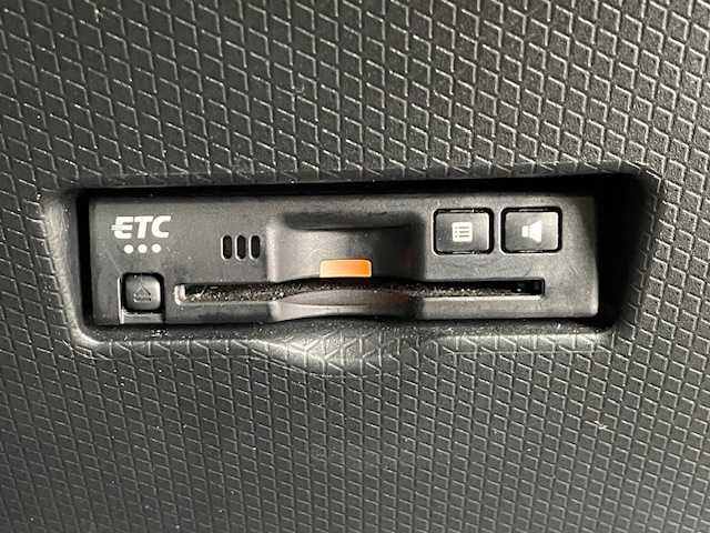 ダイハツ タント カスタム RS 静岡県 2022(令4)年 2.6万km シャイニングホワイトパール ●純正ディスプレイオーディオ/(フルセグ/Bluetooth/AppleCarPlay)/●全方位カメラ/●前席シートヒーター/●衝突軽減ブレーキ/●レーンキープアシスト/●レーダークルーズコントロール/●後方コーナーセンサー/●電動パーキングブレーキ/●オートブレーキホールド/●アイドリングストップ/●LEDライト/●オートライト/●フォグランプ/●革巻きステアリング/●ステアリングスイッチ/●ETC/●前後ドライブレコーダー/●フロアマット/●ドアバイザー/●横滑り防止装置/●スマートキー/●プッシュスタート/●純正15インチアルミホイール/●W＋サイド＋カーテンSRS＋ABS/●取扱説明書