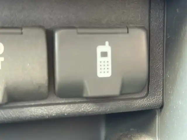 ホンダ ステップワゴン G LSパッケージ 東京都 2005(平17)年 14.2万km ムーンライズメタリック パワースライドドア（助手席側）/イージークローザー（運転席側）/HIDヘッドランプ/フロントフォグランプ/ボディ同色フロント/サイドシル/リア/リアアンダースポイラー/ボディ同色電動格納ドアミラー/ウィンカーミラー/プライバシーガラス/ミラー付サングラスボックス/ブラックインパネ加飾/ウレタン製ステアリングホイール/SRSエアバッグ（運転席/助手席）/オートエアコン/リアクーラー/シートリフター（運転席）/シートバックポケット（運転席側/助手席側）/6：4分割タンブルシート（2列目）/8人乗り/カーテシーランプ（リア）/イモビライザー/セキュリティアラーム/リモコンキー/オーディオ無/4スピーカー/親水/ヒーテッドドアミラー/フロントドア撥水ガラス/ETC/ECON/DVDプレーヤー/ドアバイザー