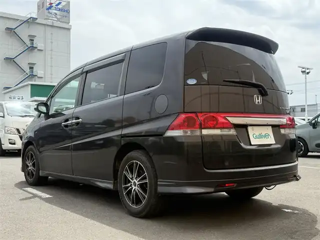 ホンダ ステップワゴン G LSパッケージ 東京都 2005(平17)年 14.2万km ムーンライズメタリック パワースライドドア（助手席側）/イージークローザー（運転席側）/HIDヘッドランプ/フロントフォグランプ/ボディ同色フロント/サイドシル/リア/リアアンダースポイラー/ボディ同色電動格納ドアミラー/ウィンカーミラー/プライバシーガラス/ミラー付サングラスボックス/ブラックインパネ加飾/ウレタン製ステアリングホイール/SRSエアバッグ（運転席/助手席）/オートエアコン/リアクーラー/シートリフター（運転席）/シートバックポケット（運転席側/助手席側）/6：4分割タンブルシート（2列目）/8人乗り/カーテシーランプ（リア）/イモビライザー/セキュリティアラーム/リモコンキー/オーディオ無/4スピーカー/親水/ヒーテッドドアミラー/フロントドア撥水ガラス/ETC/ECON/DVDプレーヤー/ドアバイザー