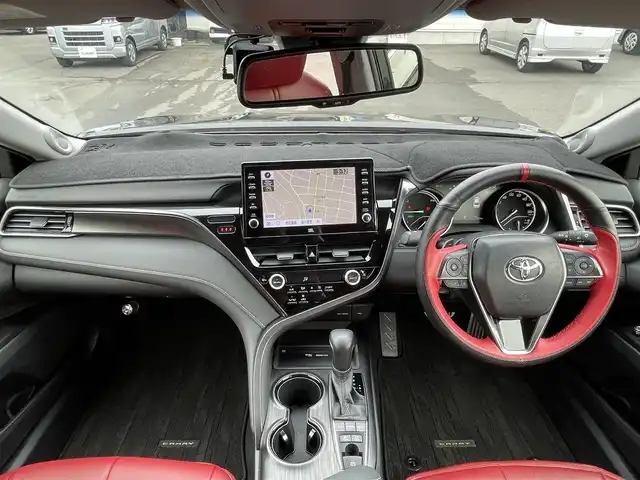 トヨタ カムリ WS 群馬県 2021(令3)年 3.2万km アティチュードブラックマイカ ＪＢＬサウンド　/純正ナビ・フルセグ・ＣＤ・ＤＶＤ・Ｂｌｕｅｔｏｏｔｈ・Ｍｉｒａｃａｓｔ/前後ドライブレコーダー　/赤シートカバー　　/ＢＳＭ　/衝突軽減ブレーキ　/パドルシフト　/クリアランスソナー　/レーンアシスト　/ＢＳＭ/オートハイビーム/パワーシート/自動防眩ミラー/黒ハーフレザーシート/純正フロアマット