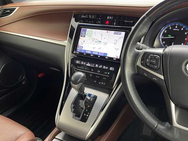 トヨタ ハリアー プレミアム メタル&レザーP 千葉県 2020(令2)年 4.2万km ホワイトパールクリスタルシャイン セーフティセンス/・プリクラッシュセーフティ/・レーンディパーチャーアラート/・オートマチックハイビーム/・レーダークルーズコントロール/純正9インチメモリーナビ/・フルセグTV/・Bluetoothオーディオ接続/・CD/DVD再生機能/LEDヘッドライト/ブラウンレザーシート/メモリー付きパワーシート/シートヒーター/スマートキー