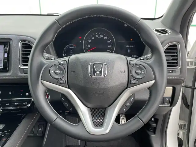 ホンダ ヴェゼル RS ホンダセンシング 山梨県 2016(平28)年 2.5万km ホワイトオーキッドパール ワンオーナー/純正メモリナビ(VXM-175VFi)/純正CD/DVD/SD/Bluetooth接続/フルセグTV/バックカメラ/ETC/前後ドライブレコーダー/前席シートヒーター/パドルシフト/ステアリングスイッチ/電動パーキングブレーキ/ブレーキホールド/スペアキー1本/取扱説明書/保証書