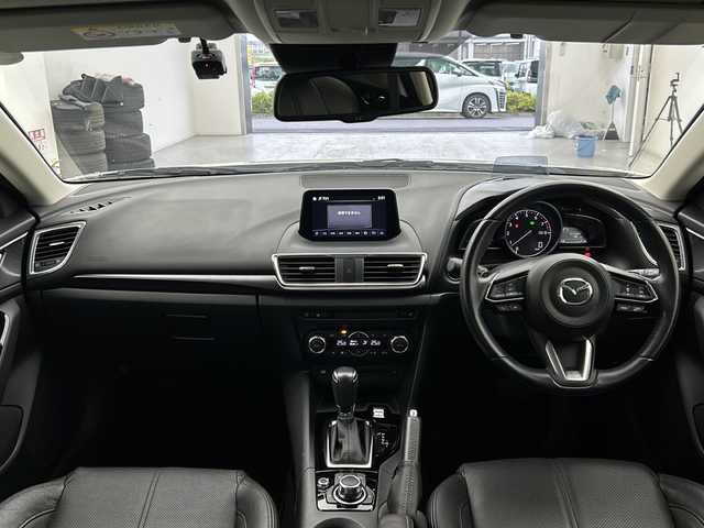 マツダ アクセラ 15S Lパッケージ 宮城県 2017(平29)年 2.7万km スノーフレイクホワイトパールマイカ ワンオーナー/純正ナビ/フルセグTV/Bluetooth/USB入力端子/ビルトインETC/前方ドライブレコーダー/レーダークルーズコントロール/レザーシート/パワーシート/シートメモリー/シートヒーター/パドルシフト/プッシュスタート/スマートキー/スペアキー/オートライト/LEDヘッドライト/純正フロアマット/純正18インチアルミホイール