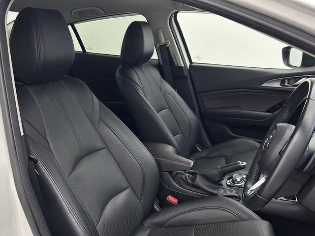 マツダ アクセラ 15S Lパッケージ 宮城県 2017(平29)年 2.7万km スノーフレイクホワイトパールマイカ ワンオーナー/純正ナビ/フルセグTV/Bluetooth/USB入力端子/ビルトインETC/前方ドライブレコーダー/レーダークルーズコントロール/レザーシート/パワーシート/シートメモリー/シートヒーター/パドルシフト/プッシュスタート/スマートキー/スペアキー/オートライト/LEDヘッドライト/純正フロアマット/純正18インチアルミホイール
