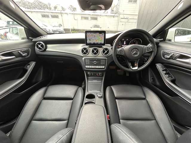 メルセデス・ベンツ ＧＬＡ２２０ 4マチック 道東・釧路十勝 2019(令1)年 6.2万km ポーラホワイト レーダーセーフティーパッケージ/　・ブラインドスポットアシスト/　・アクティブディスタンスアシストディストロニック/　・レーンキーピングアシスト/パノラミックスライディングルーフ/黒革/シートヒーター/純正ナビ/TV/CD/DVD/BT/USB/メモリ付きパワーシート/パワーバックドア/フットトランクオープナー/バックカメラ/純正ドライブレコーダー(前後)/パドルシフト/LEDヘッドライト/オートライト/フロント/リアフォグライト/純正18インチAW/ETC