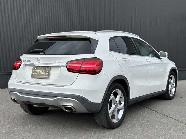 メルセデス・ベンツ ＧＬＡ２２０ 4マチック 道東・釧路十勝 2019(令1)年 6.2万km ポーラホワイト レーダーセーフティーパッケージ/　・ブラインドスポットアシスト/　・アクティブディスタンスアシストディストロニック/　・レーンキーピングアシスト/パノラミックスライディングルーフ/黒革/シートヒーター/純正ナビ/TV/CD/DVD/BT/USB/メモリ付きパワーシート/パワーバックドア/フットトランクオープナー/バックカメラ/純正ドライブレコーダー(前後)/パドルシフト/LEDヘッドライト/オートライト/フロント/リアフォグライト/純正18インチAW/ETC