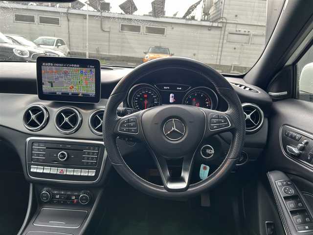 メルセデス・ベンツ ＧＬＡ２２０ 4マチック 道東・釧路十勝 2019(令1)年 6.2万km ポーラホワイト レーダーセーフティーパッケージ/　・ブラインドスポットアシスト/　・アクティブディスタンスアシストディストロニック/　・レーンキーピングアシスト/パノラミックスライディングルーフ/黒革/シートヒーター/純正ナビ/TV/CD/DVD/BT/USB/メモリ付きパワーシート/パワーバックドア/フットトランクオープナー/バックカメラ/純正ドライブレコーダー(前後)/パドルシフト/LEDヘッドライト/オートライト/フロント/リアフォグライト/純正18インチAW/ETC