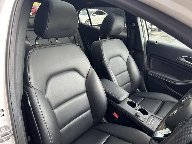 メルセデス・ベンツ ＧＬＡ２２０ 4マチック 道東・釧路十勝 2019(令1)年 6.2万km ポーラホワイト レーダーセーフティーパッケージ/　・ブラインドスポットアシスト/　・アクティブディスタンスアシストディストロニック/　・レーンキーピングアシスト/パノラミックスライディングルーフ/黒革/シートヒーター/純正ナビ/TV/CD/DVD/BT/USB/メモリ付きパワーシート/パワーバックドア/フットトランクオープナー/バックカメラ/純正ドライブレコーダー(前後)/パドルシフト/LEDヘッドライト/オートライト/フロント/リアフォグライト/純正18インチAW/ETC