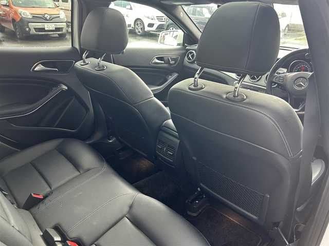メルセデス・ベンツ ＧＬＡ２２０ 4マチック 道東・釧路十勝 2019(令1)年 6.2万km ポーラホワイト レーダーセーフティーパッケージ/　・ブラインドスポットアシスト/　・アクティブディスタンスアシストディストロニック/　・レーンキーピングアシスト/パノラミックスライディングルーフ/黒革/シートヒーター/純正ナビ/TV/CD/DVD/BT/USB/メモリ付きパワーシート/パワーバックドア/フットトランクオープナー/バックカメラ/純正ドライブレコーダー(前後)/パドルシフト/LEDヘッドライト/オートライト/フロント/リアフォグライト/純正18インチAW/ETC