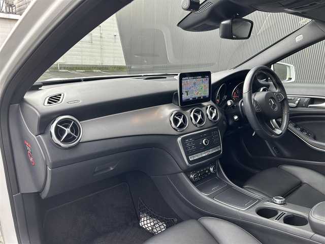 メルセデス・ベンツ ＧＬＡ２２０ 4マチック 道東・釧路十勝 2019(令1)年 6.2万km ポーラホワイト レーダーセーフティーパッケージ/　・ブラインドスポットアシスト/　・アクティブディスタンスアシストディストロニック/　・レーンキーピングアシスト/パノラミックスライディングルーフ/黒革/シートヒーター/純正ナビ/TV/CD/DVD/BT/USB/メモリ付きパワーシート/パワーバックドア/フットトランクオープナー/バックカメラ/純正ドライブレコーダー(前後)/パドルシフト/LEDヘッドライト/オートライト/フロント/リアフォグライト/純正18インチAW/ETC