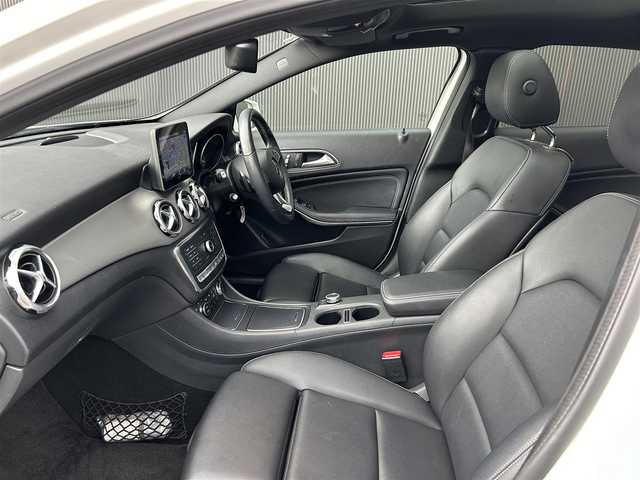 メルセデス・ベンツ ＧＬＡ２２０ 4マチック 道東・釧路十勝 2019(令1)年 6.2万km ポーラホワイト レーダーセーフティーパッケージ/　・ブラインドスポットアシスト/　・アクティブディスタンスアシストディストロニック/　・レーンキーピングアシスト/パノラミックスライディングルーフ/黒革/シートヒーター/純正ナビ/TV/CD/DVD/BT/USB/メモリ付きパワーシート/パワーバックドア/フットトランクオープナー/バックカメラ/純正ドライブレコーダー(前後)/パドルシフト/LEDヘッドライト/オートライト/フロント/リアフォグライト/純正18インチAW/ETC