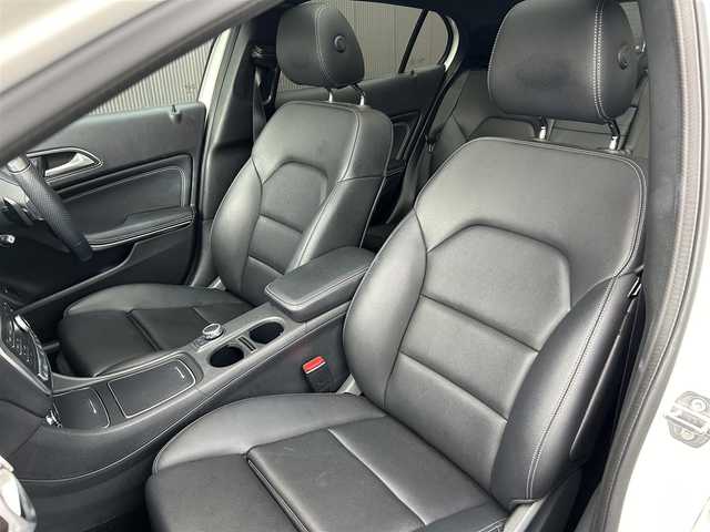 メルセデス・ベンツ ＧＬＡ２２０ 4マチック 道東・釧路十勝 2019(令1)年 6.2万km ポーラホワイト レーダーセーフティーパッケージ/　・ブラインドスポットアシスト/　・アクティブディスタンスアシストディストロニック/　・レーンキーピングアシスト/パノラミックスライディングルーフ/黒革/シートヒーター/純正ナビ/TV/CD/DVD/BT/USB/メモリ付きパワーシート/パワーバックドア/フットトランクオープナー/バックカメラ/純正ドライブレコーダー(前後)/パドルシフト/LEDヘッドライト/オートライト/フロント/リアフォグライト/純正18インチAW/ETC