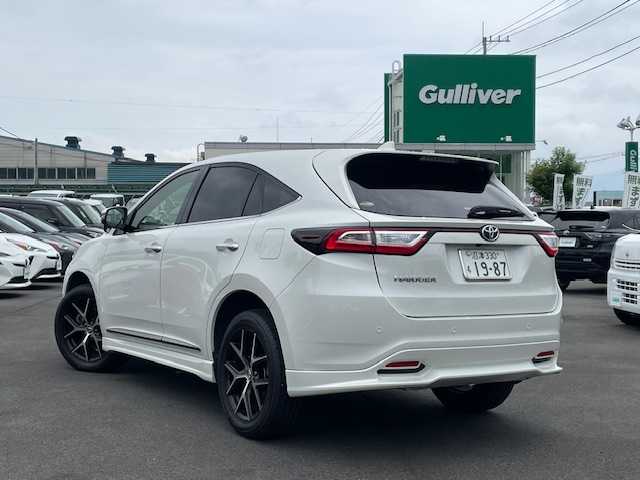 トヨタ ハリアー プレミアム スタイルノアール 静岡県 2019(令1)年 4.6万km ホワイトパールクリスタルシャイン ●純正ナビ/(フルセグ/CD/DVD/Bluetooth)/(NSZT-Y68T)/●ハーフレザーシート/●運転席パワーシート/●バックカメラ/●レーダークルーズコントロール/●衝突被害軽減システム/●レーンキープアシスト/●前後コーナーセンサー/●電動パーキングブレーキ/●オートブレーキホールド/●LEDライト＆フォグランプ/●オートライト/●オートマチックハイビーム/●革巻きステアリング/●ステアリングスイッチ/●ETC/●前方ドライブレコーダー/●電動リアゲート/●電動格納ウィンカーミラー/●ドアバイザー/●プッシュスタート/●スマートキー/●純正18インチアルミホイール/●W＋カーテンSRS＋ABS