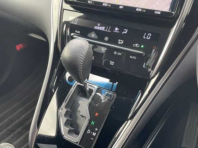 トヨタ ハリアー プレミアム スタイルノアール 静岡県 2019(令1)年 4.6万km ホワイトパールクリスタルシャイン ●純正ナビ/(フルセグ/CD/DVD/Bluetooth)/(NSZT-Y68T)/●ハーフレザーシート/●運転席パワーシート/●バックカメラ/●レーダークルーズコントロール/●衝突被害軽減システム/●レーンキープアシスト/●前後コーナーセンサー/●電動パーキングブレーキ/●オートブレーキホールド/●LEDライト＆フォグランプ/●オートライト/●オートマチックハイビーム/●革巻きステアリング/●ステアリングスイッチ/●ETC/●前方ドライブレコーダー/●電動リアゲート/●電動格納ウィンカーミラー/●ドアバイザー/●プッシュスタート/●スマートキー/●純正18インチアルミホイール/●W＋カーテンSRS＋ABS