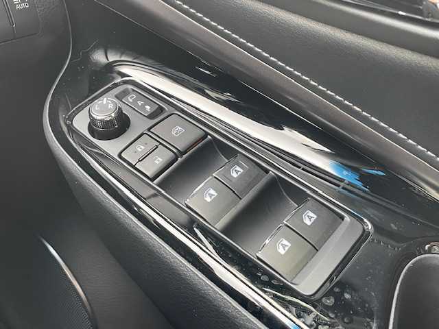 トヨタ ハリアー プレミアム スタイルノアール 静岡県 2019(令1)年 4.6万km ホワイトパールクリスタルシャイン ●純正ナビ/(フルセグ/CD/DVD/Bluetooth)/(NSZT-Y68T)/●ハーフレザーシート/●運転席パワーシート/●バックカメラ/●レーダークルーズコントロール/●衝突被害軽減システム/●レーンキープアシスト/●前後コーナーセンサー/●電動パーキングブレーキ/●オートブレーキホールド/●LEDライト＆フォグランプ/●オートライト/●オートマチックハイビーム/●革巻きステアリング/●ステアリングスイッチ/●ETC/●前方ドライブレコーダー/●電動リアゲート/●電動格納ウィンカーミラー/●ドアバイザー/●プッシュスタート/●スマートキー/●純正18インチアルミホイール/●W＋カーテンSRS＋ABS